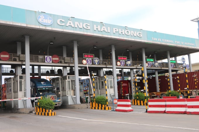 image_6483441-4-1156 Smart Gate đã chấm dứt cảnh xếp hàng chờ đợi làm thủ tục ở cổng cảng. Ảnh Đức Mạnh